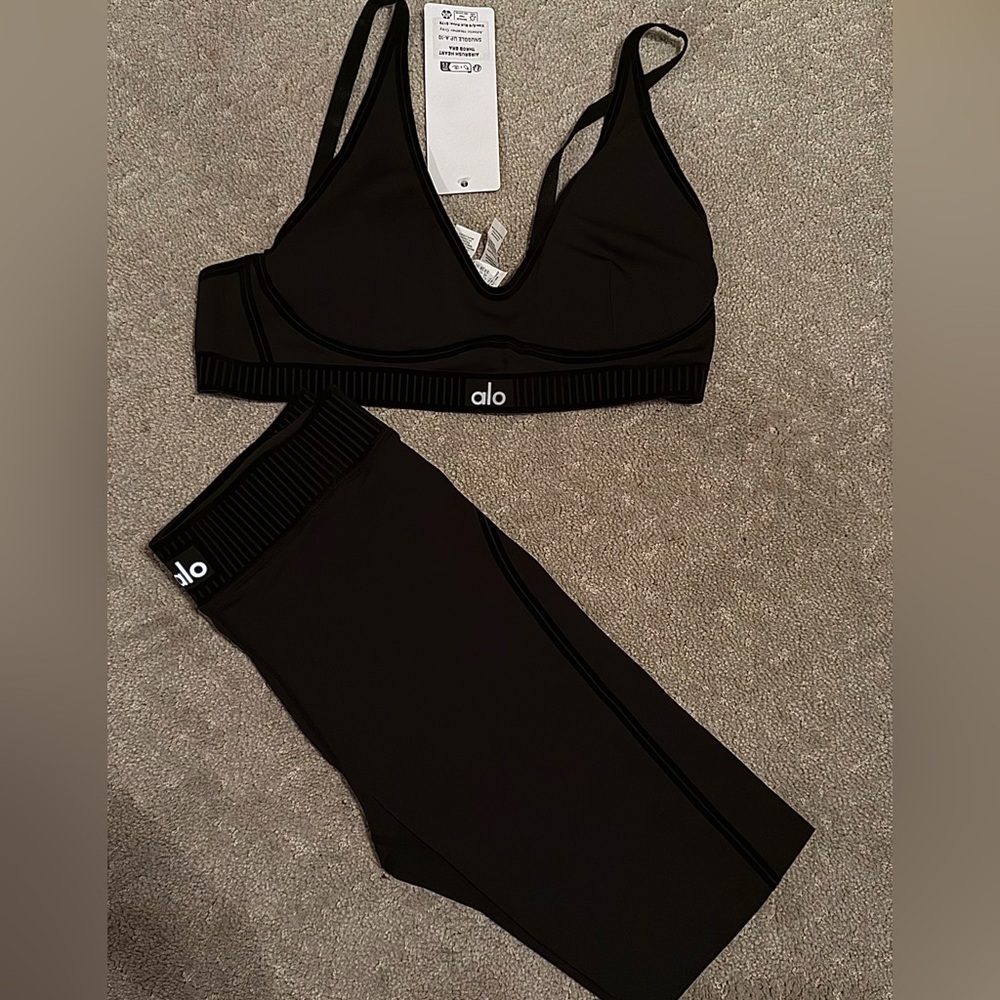 ALO Yoga Black Sports Bra and Leggings Set